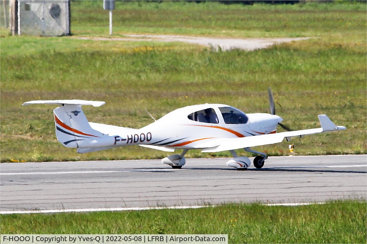 Aircraft F-HOOO, 2013 Diamond DA-40 Diamond Star, c/n D4.144, Diamond DA-40, Landing rwy 25L, Brest-Bretagne airport (LFRB-BES), at LFRB, photo by Yves-Q