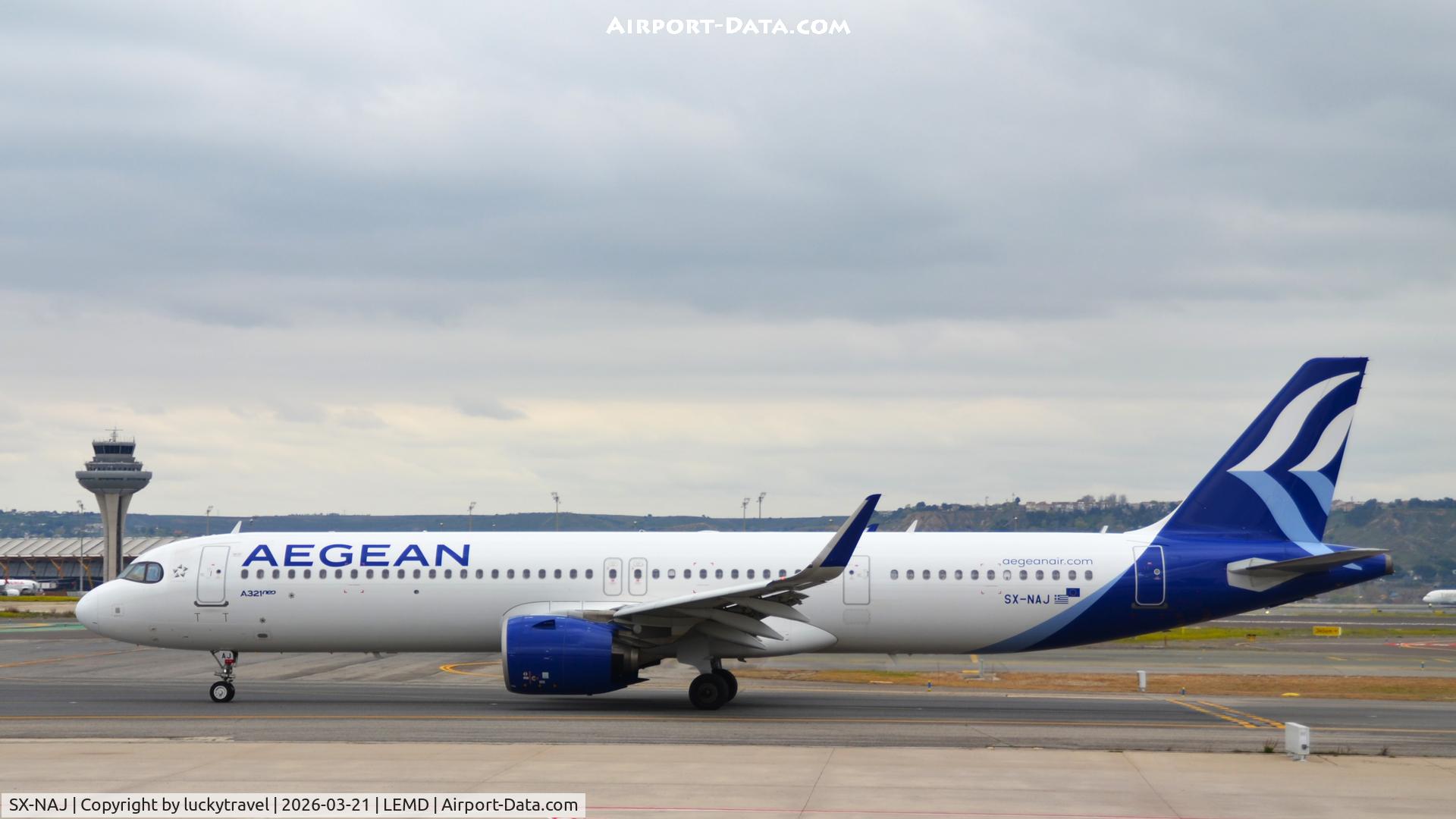 Aircraft SX-NAJ, 2022 Airbus A321-271NX, c/n 10832, Aegean A321neo taxiing at Madrd (LEMD) to takeoff RWY36L, at LEMD, photo by luckytravel