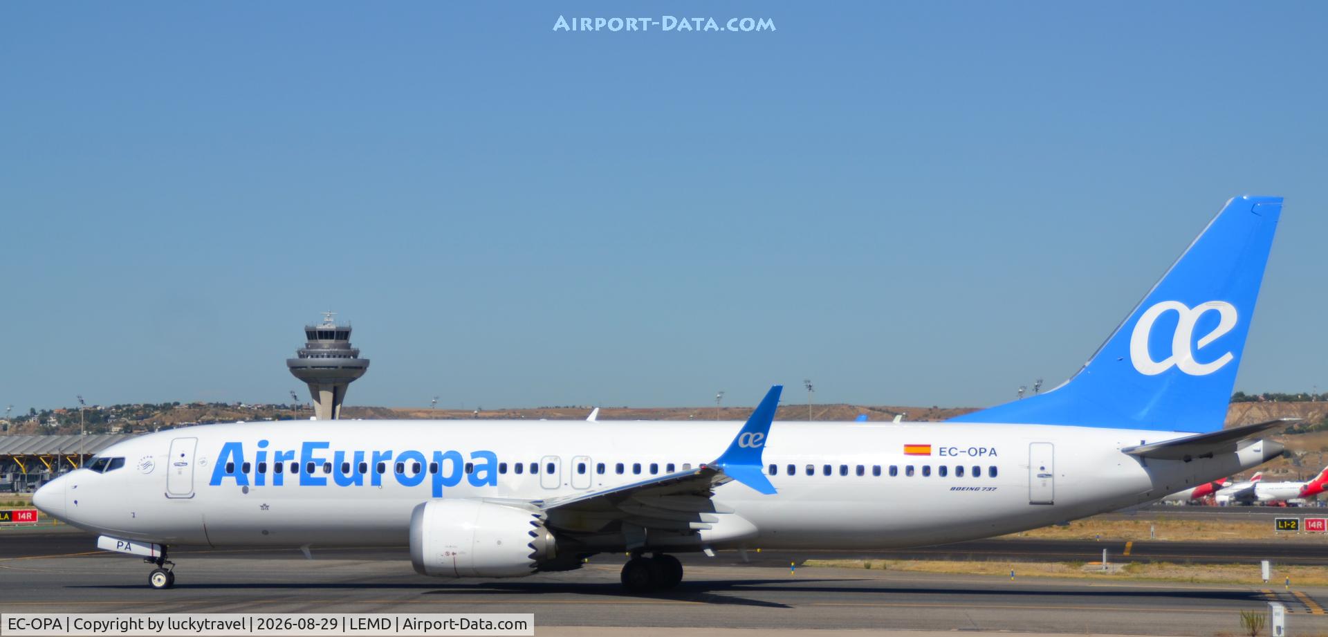 Aircraft EC-OPA, 2025 Boeing 737-8 MAX, c/n 43571 / 9238, Air Europa B737MAX taxiing at Madrid (LEMD) to takeoff RWY36L, at LEMD, photo by luckytravel