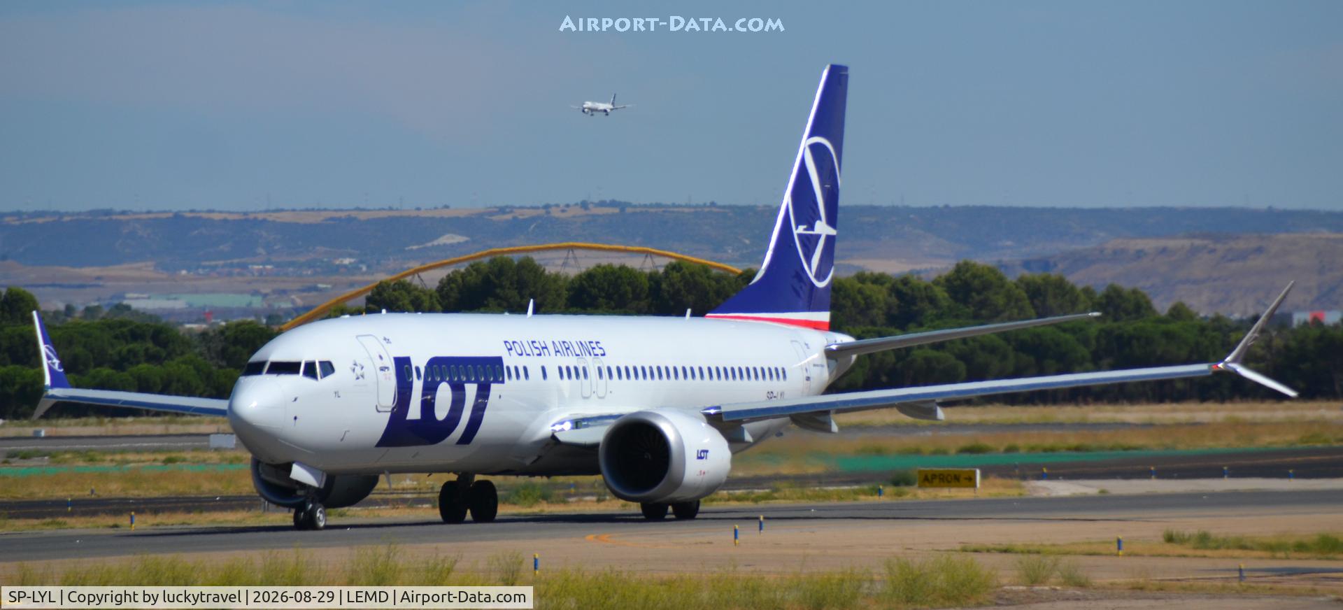Aircraft SP-LYL, Boeing 737- MAX 8, c/n 61835 l/n 9745, LOT Polish Airlines taxiing at Madrid (LEMD) to takeoff RWY36L, at LEMD, photo by luckytravel