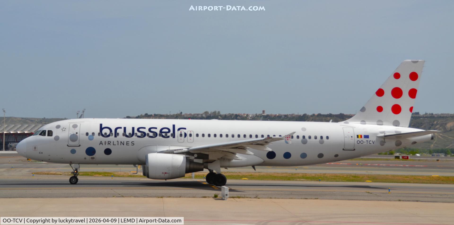 Aircraft OO-TCV, 2003 Airbus A320-214, c/n 1968, Brussels Airlines A320-200 taxiing at Madrid (LEMD) to takeoff RWY36L, at LEMD, photo by luckytravel