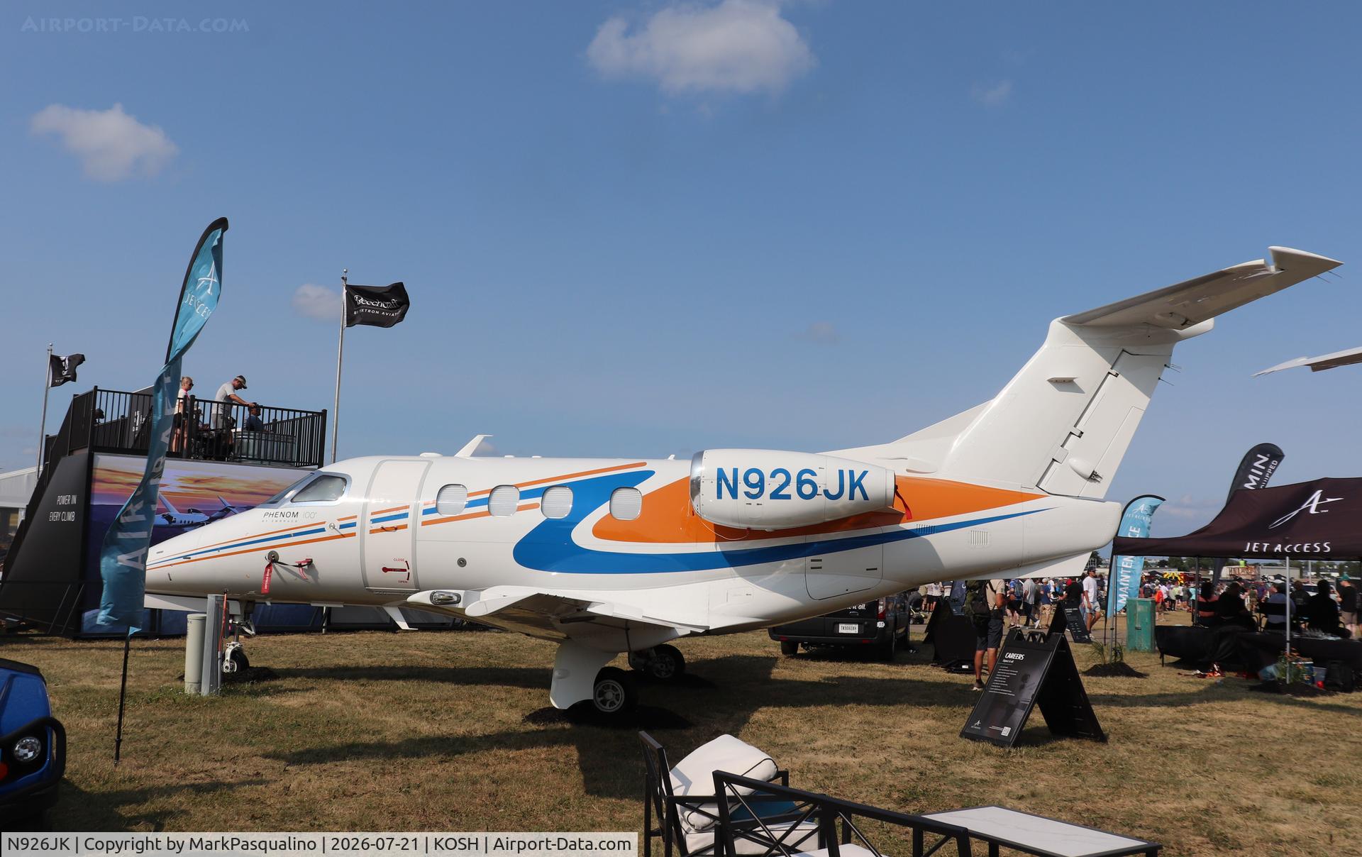 Aircraft N926JK, 2009 Embraer EMB-500 Phenom 100, c/n 50000107, Embraer EMB-500 Phenom 100, at KOSH, photo by MarkPasqualino