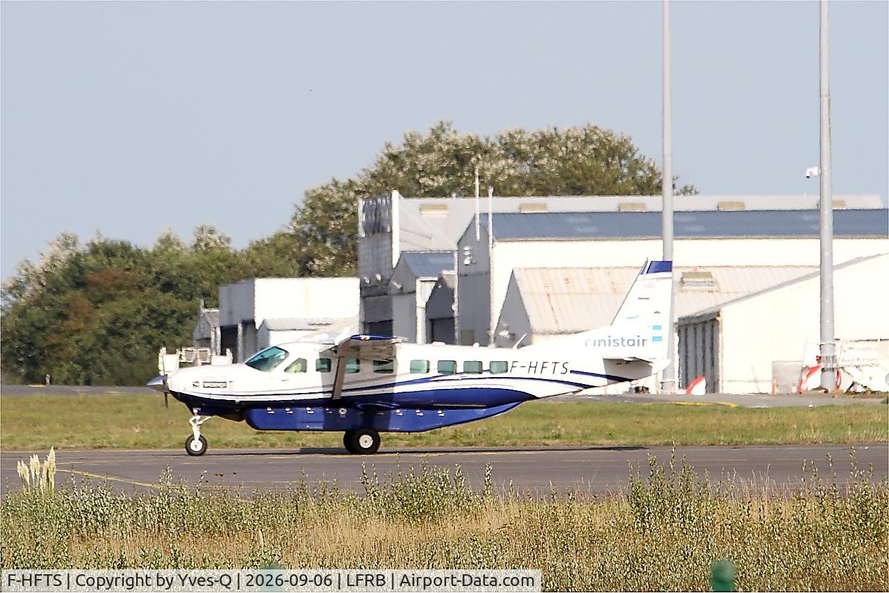 Aircraft F-HFTS, 2016 Cessna 208B Grand Caravan, c/n 208B5265, Cessna 208B Grand Caravan, Taxiing, Brest-Bretagne airport (LFRB-BES), at LFRB, photo by Yves-Q