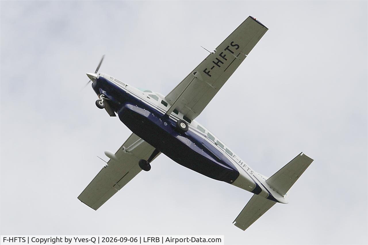 Aircraft F-HFTS, 2016 Cessna 208B Grand Caravan, c/n 208B5265, Cessna 208B Grand Caravan, Take off rwy 25L, Brest-Bretagne airport (LFRB-BES), at LFRB, photo by Yves-Q