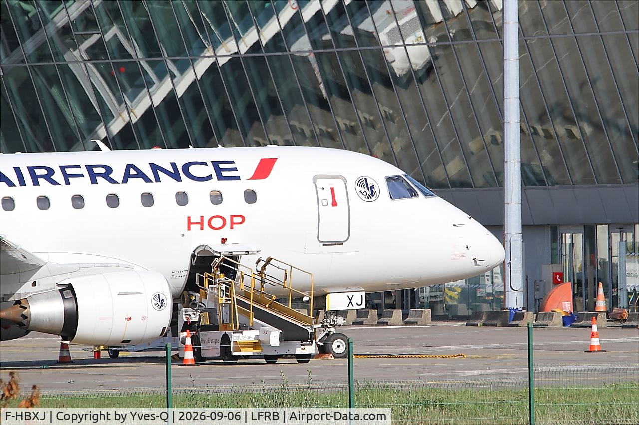 Aircraft F-HBXJ, 2010 Embraer 170ST (ERJ-170-100ST), c/n 17000312, Embraer 170ST, boarding area, Brest-Bretagne airport (LFRB-BES), at LFRB, photo by Yves-Q