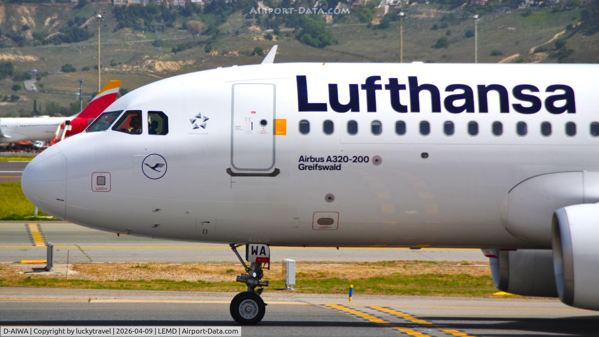 Aircraft D-AIWA, 2017 Airbus A320-214, c/n 7681, Lufthansa A320-200 front view taxiing at Madrid (LEMD) to takeoff RWY36R, at LEMD, photo by luckytravel