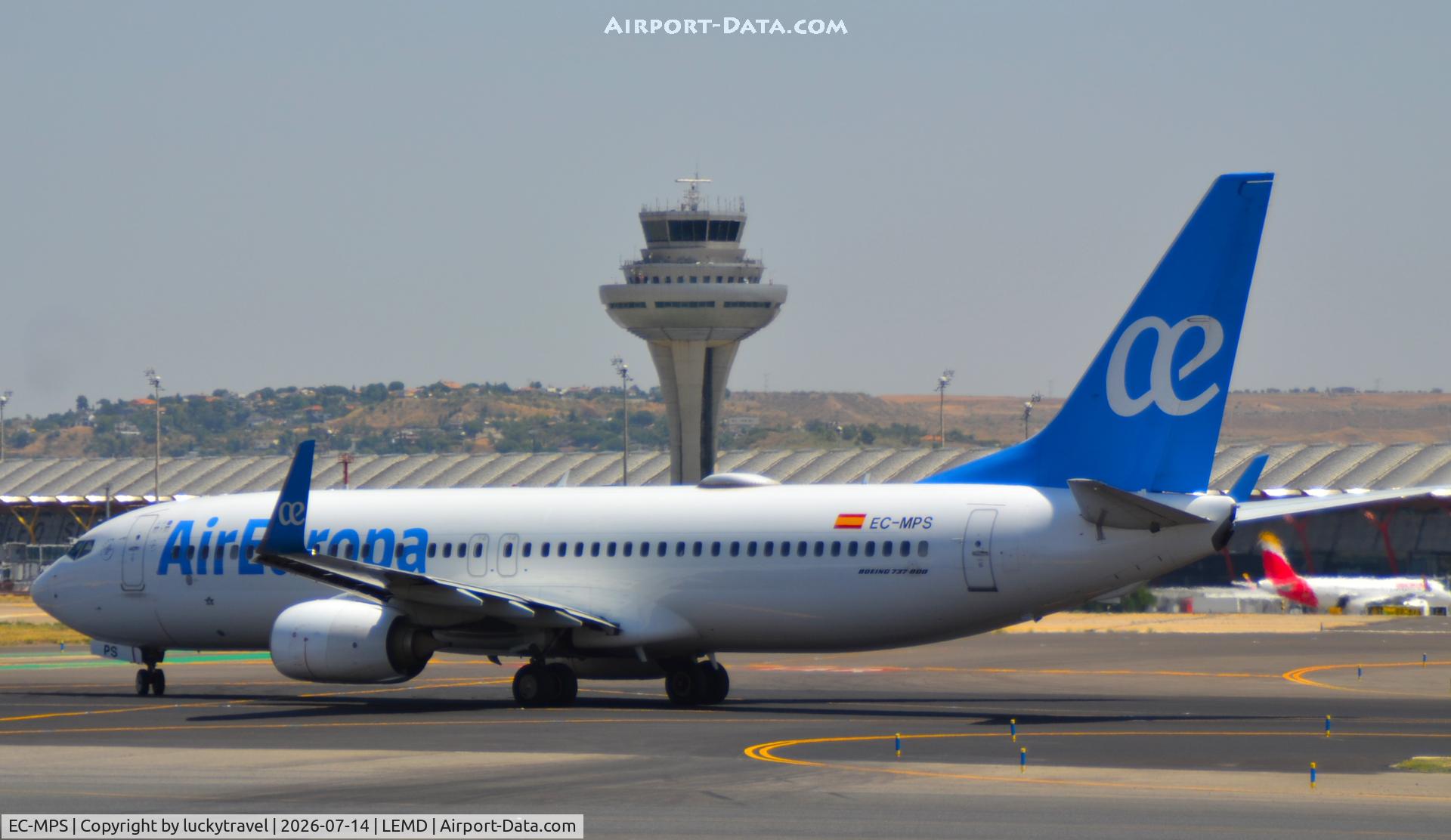 Aircraft EC-MPS, 2017 Boeing 737-85P, c/n 60587 l/n 6509, Air Europa B737-800 aligning RWY32L at Madrid (LEMD), at LEMD, photo by luckytravel