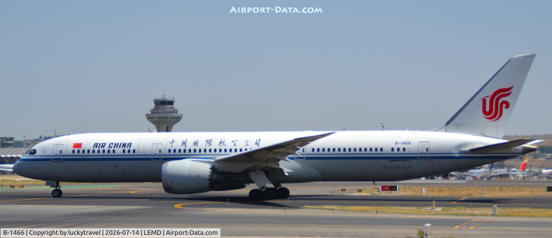 Aircraft B-1466, 2017 Boeing 787-9 Dreamliner, c/n 34314, AirChina B787-9 taxiing at Madrid (LEMD) to takeoff RWY32L, at LEMD, photo by luckytravel