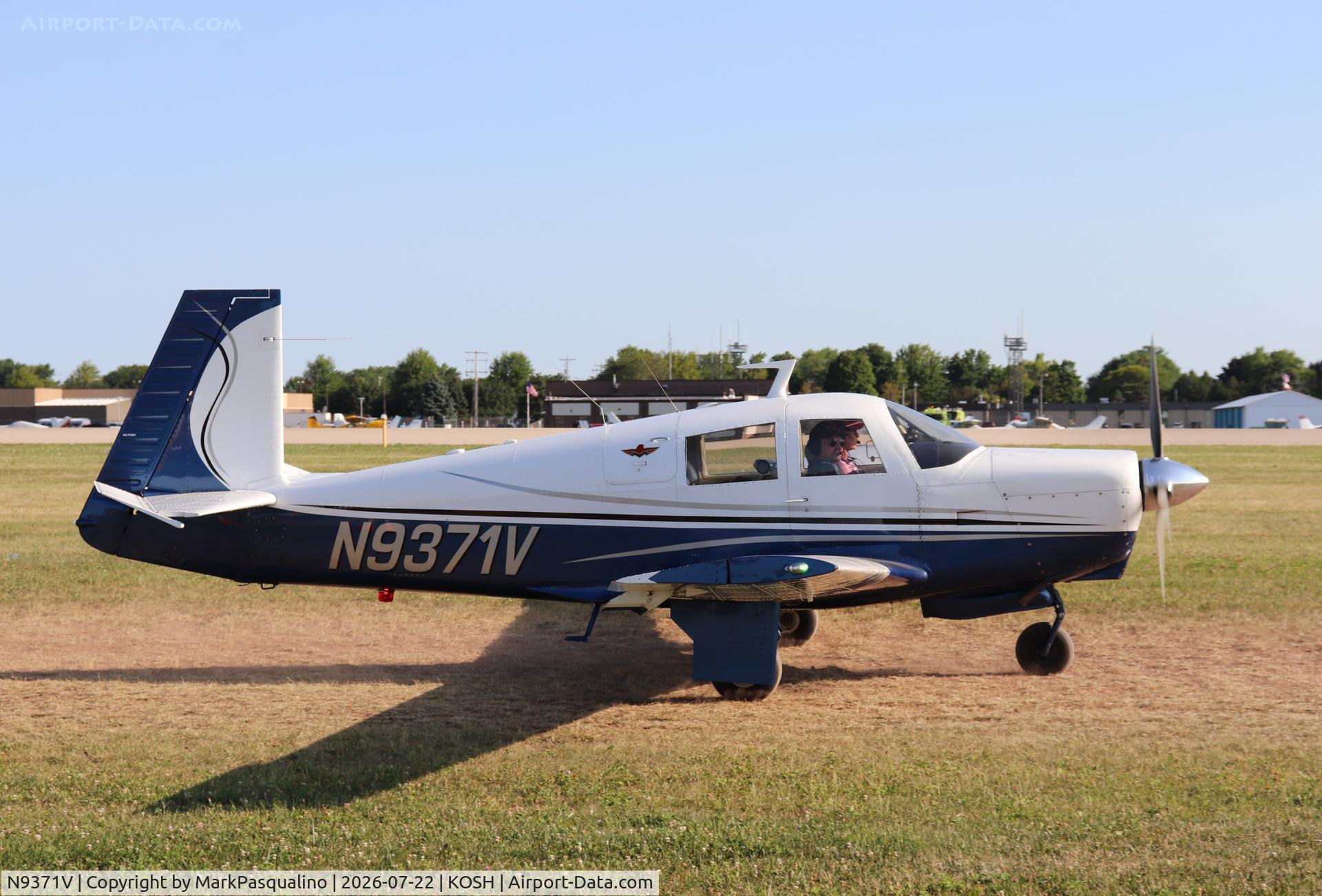 Aircraft N9371V, 1969 Mooney M20C Ranger, c/n 700019, Mooney M20C, at KOSH, photo by MarkPasqualino