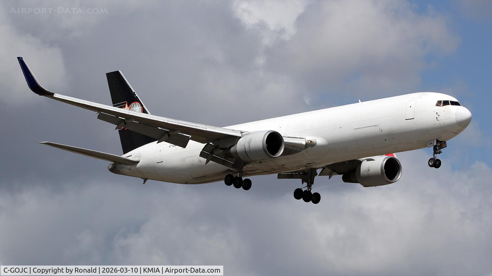 Aircraft C-GOJC, 2021 Airbus A321-271NX, c/n 10521, at mia, at KMIA, photo by Ronald