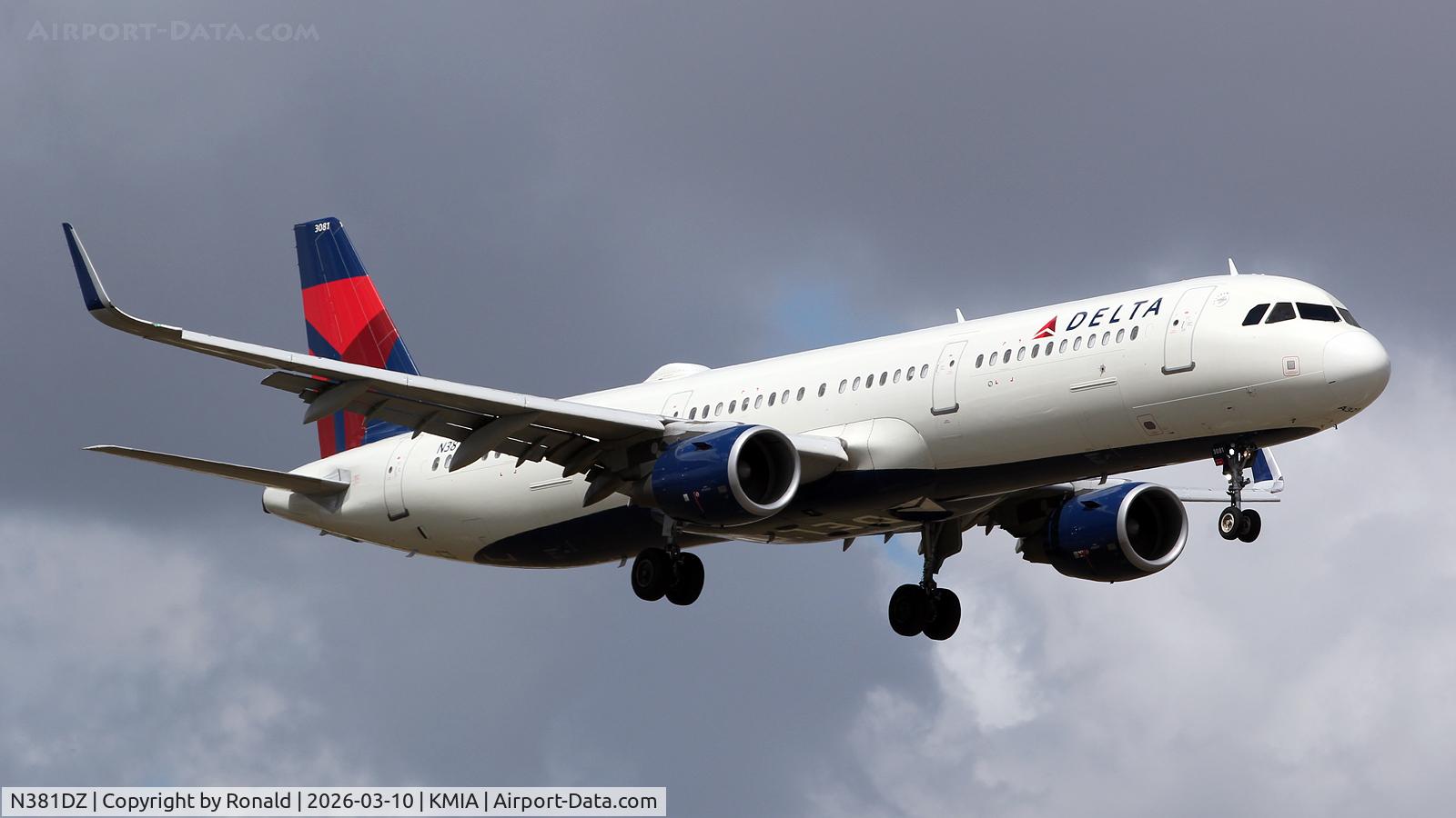 Aircraft N381DZ, 2019 Airbus A321-211, c/n 8859, at mia, at KMIA, photo by Ronald
