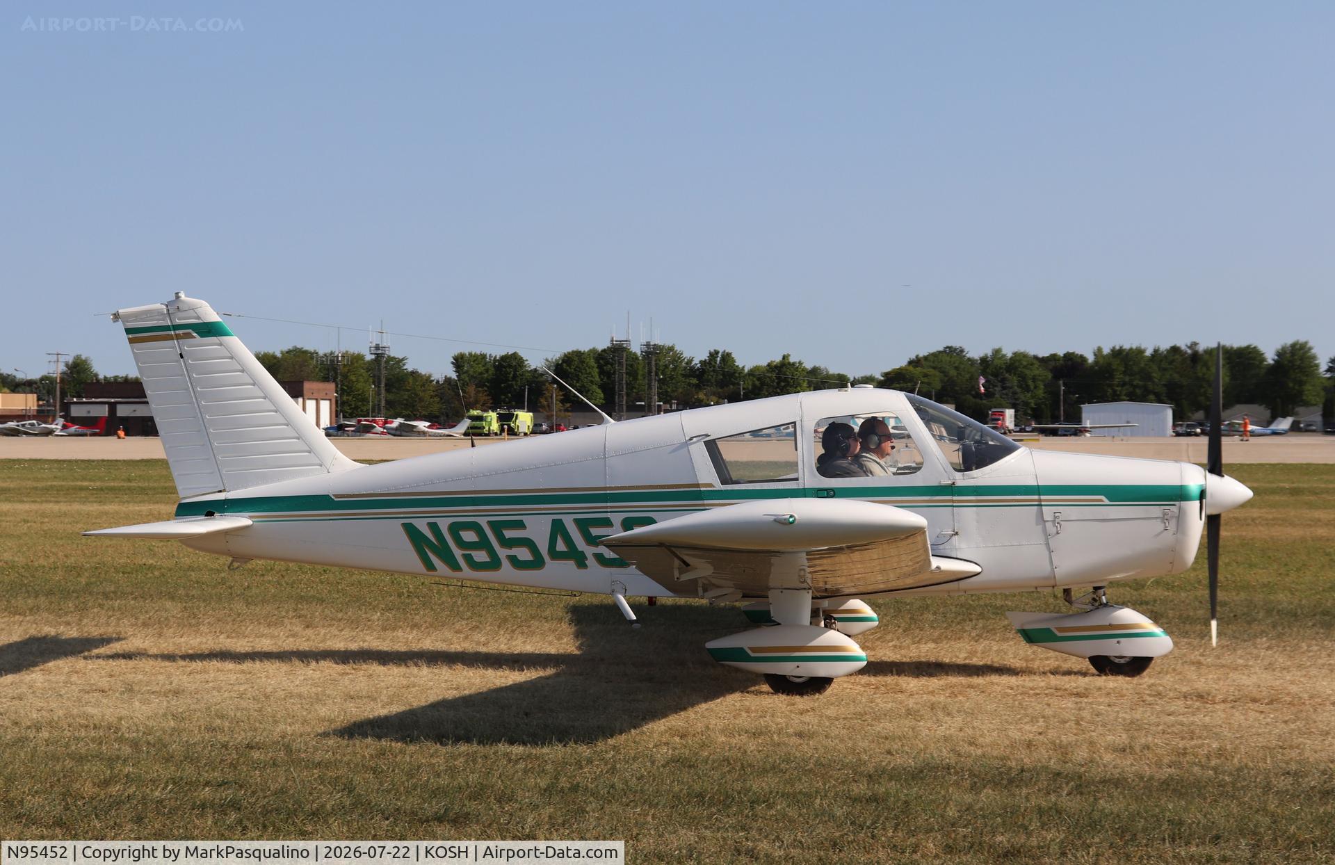 Aircraft N95452, 1969 Piper PA-28-140 Cherokee, c/n 28-25965, Piper PA-28-140, at KOSH, photo by MarkPasqualino
