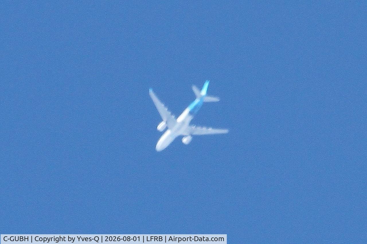 Aircraft C-GUBH, 2002 Airbus A330-243, c/n 455, Airbus A330-243 Flight from TLS to YUL, 40000 ft, over Brest-Bretagne airport (LFRB-BES), at LFRB, photo by Yves-Q