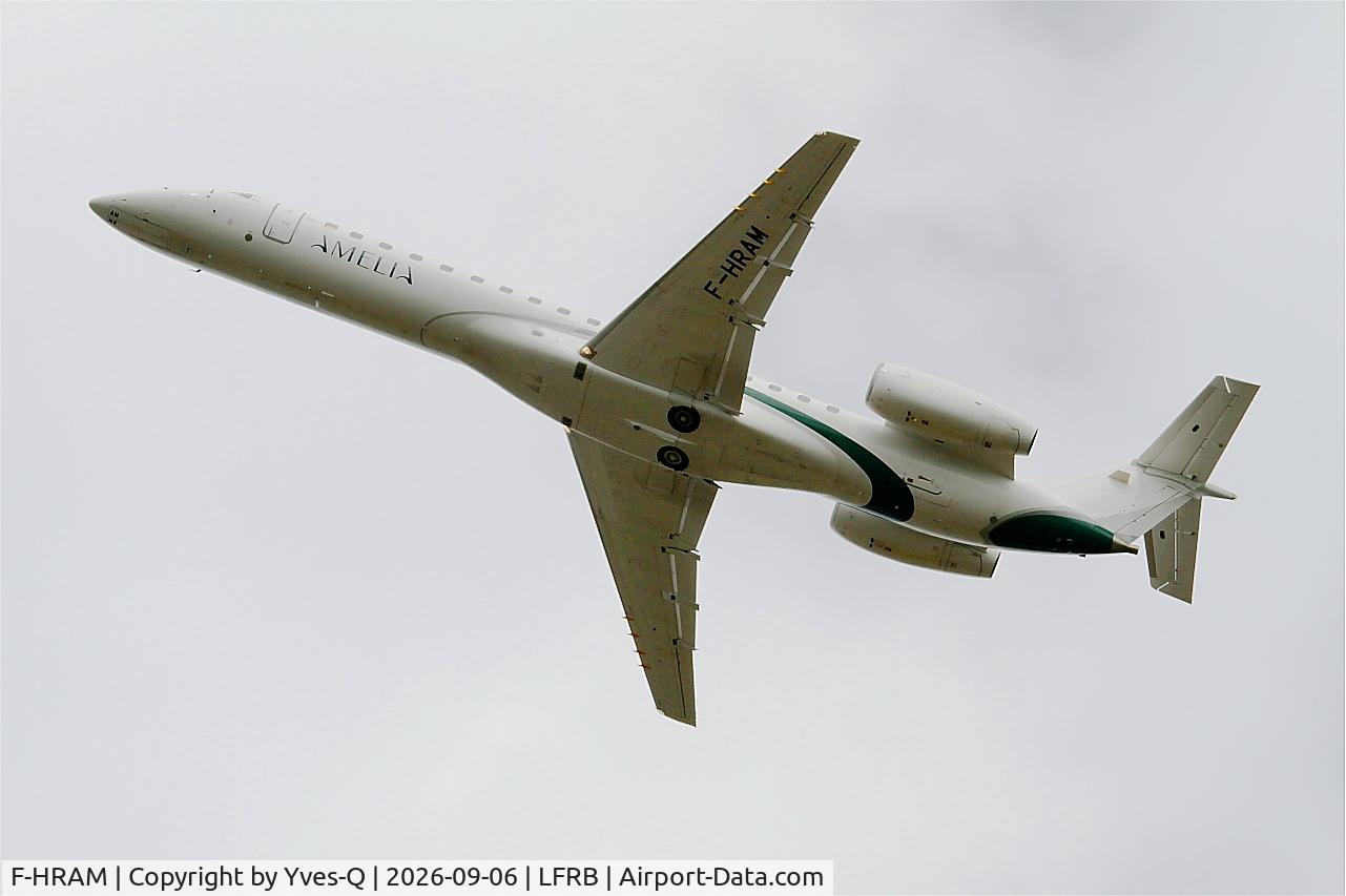 Aircraft F-HRAM, 2000 Embraer EMB-145LU (ERJ-145LU), c/n 145258, Embraer EMB-145LU, Climbing from rwy 25L, Brest-Bretagne Airport (LFRB-BES), at LFRB, photo by Yves-Q