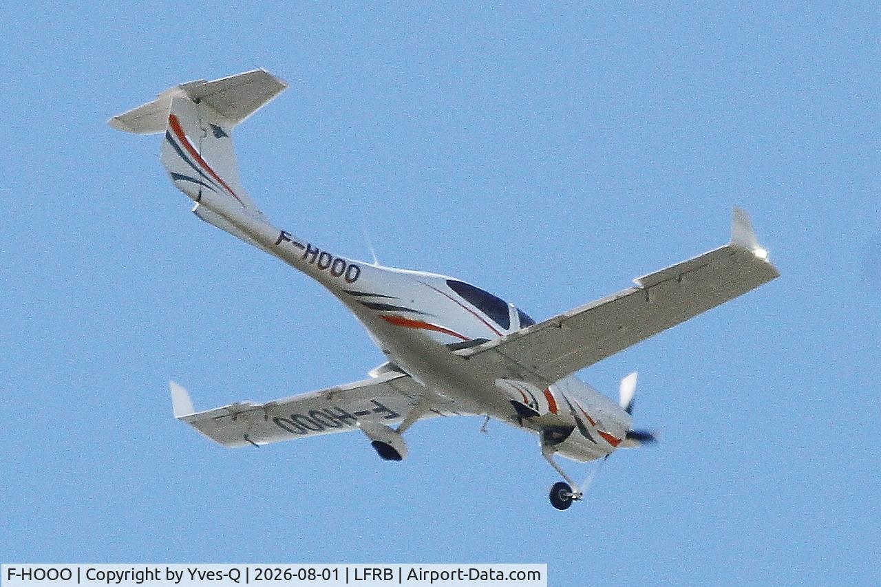 Aircraft F-HOOO, 2013 Diamond DA-40 Diamond Star, c/n D4.144, Diamond DA-40 Diamond Star, Flight over Brest-Bretagne Airport (LFRB-BES), at LFRB, photo by Yves-Q