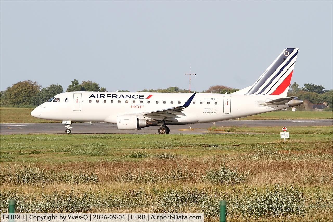 Aircraft F-HBXJ, 2010 Embraer 170ST (ERJ-170-100ST), c/n 17000312, Embraer 170ST, Taxiing to holding point charlie, Brest-Bretagne Airport (LFRB-BES), at LFRB, photo by Yves-Q