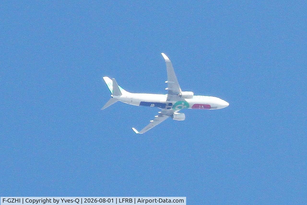 Aircraft F-GZHI, 2013 Boeing 737-86J, c/n 36120 l/n 4358, Boeing 737-86J, Flight over Brest-Bretagne Airport (LFRB-BES), at LFRB, photo by Yves-Q