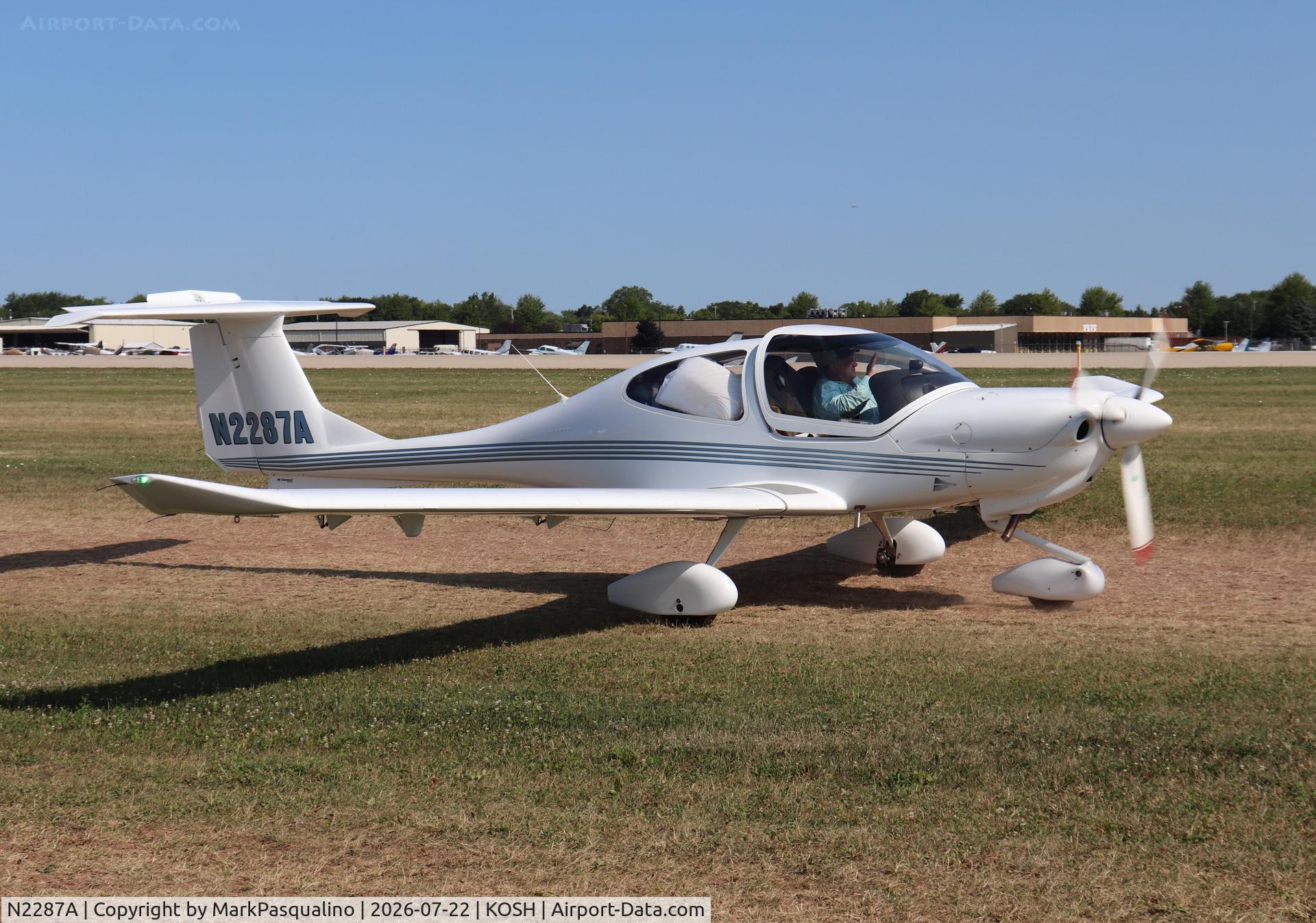 Aircraft N2287A, 2002 Diamond DA-40 Diamond Star, c/n 40.226, Diamond DA 40, at KOSH, photo by MarkPasqualino