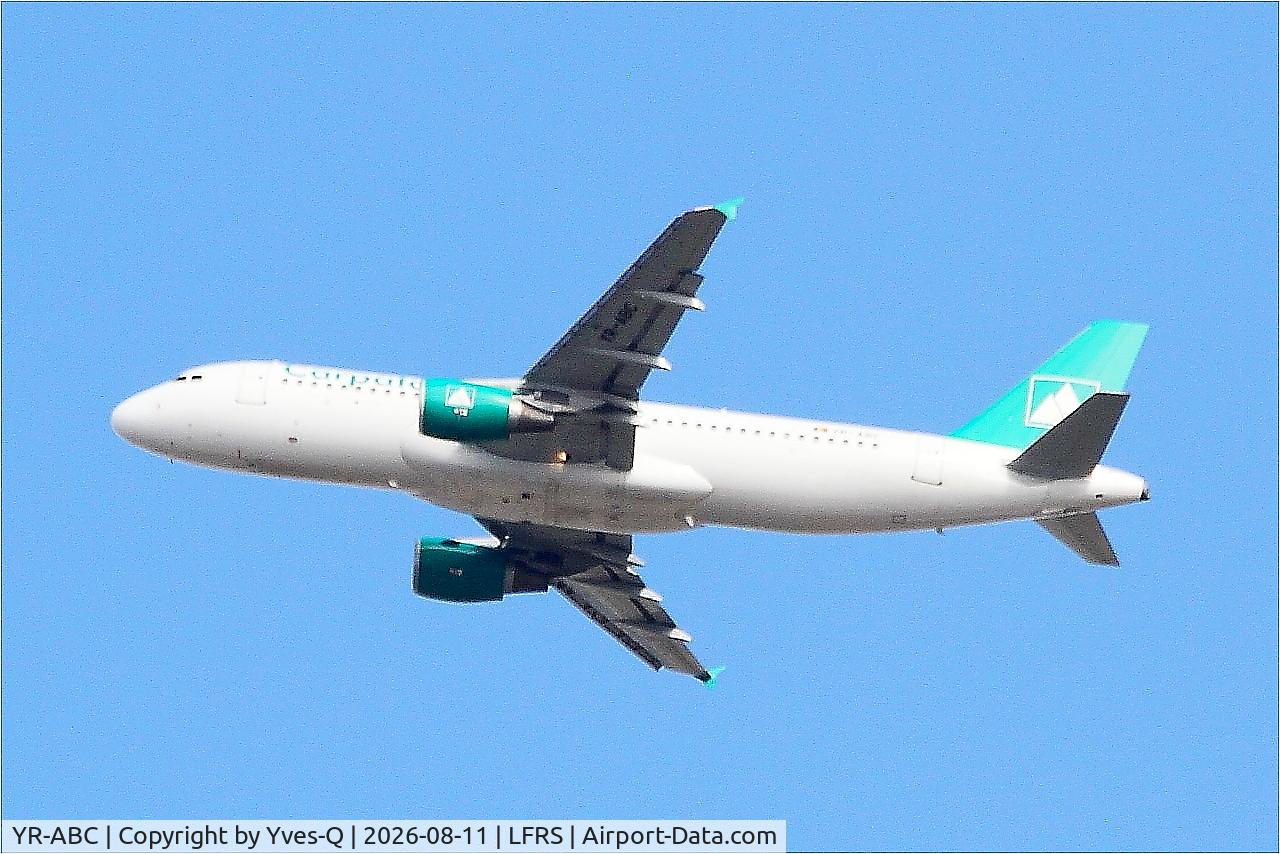 Aircraft YR-ABC, 2008 Airbus A320-200, c/n 3729, Airbus A320-200, Climbing from rwy 03, Nantes-Atlantique airport (LFRS-NTE), at LFRS, photo by Yves-Q