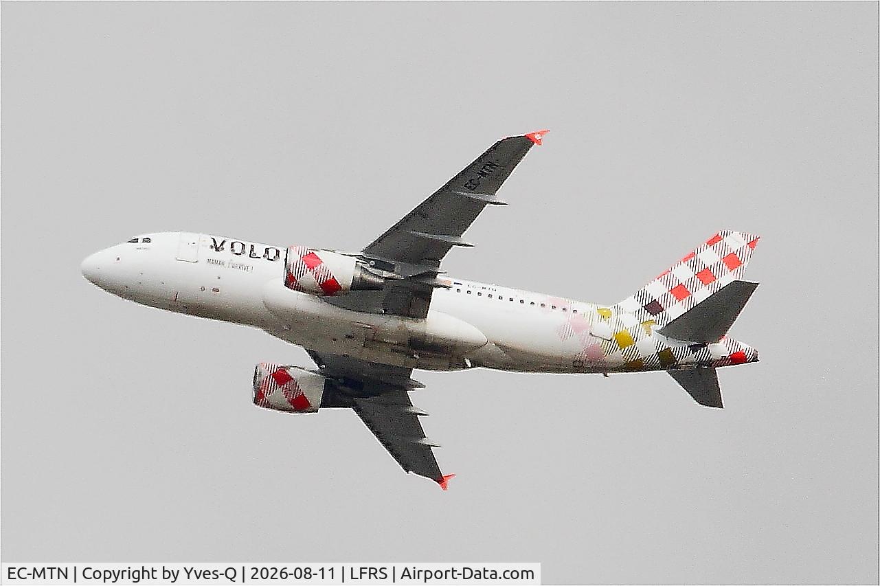Aircraft EC-MTN, 2003 Airbus A319-112, c/n 2113, Airbus A319-112, Climbing from rwy 03, Nantes-Atlantique airport (LFRS-NTE), at LFRS, photo by Yves-Q
