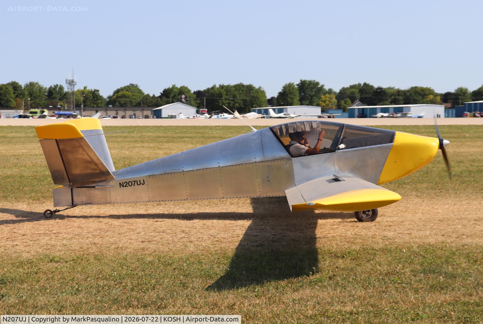 Aircraft N207UJ, Sonex Xenos, c/n X0023, Sonex Kenos, at KOSH, photo by MarkPasqualino