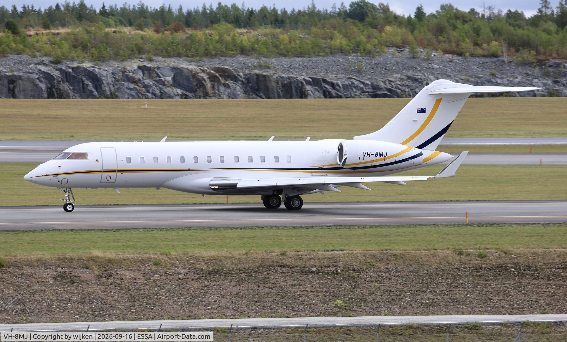 Aircraft VH-8MJ, 2010 Bombardier BD-700-1A10 Global Express, c/n 9385, Twy W, at ESSA, photo by wijken