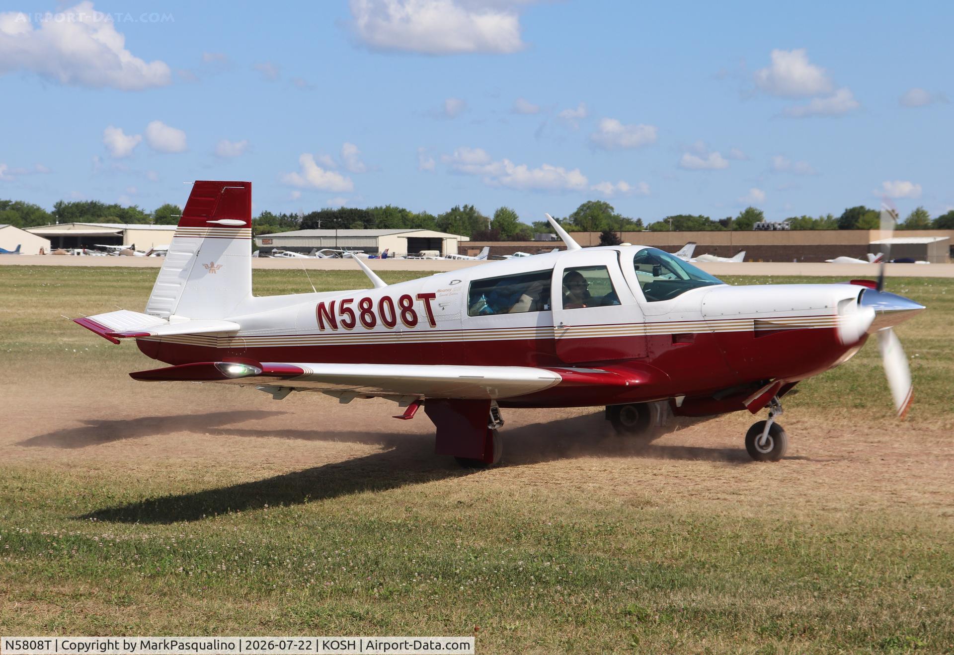 Aircraft N5808T, 1985 Mooney M20K, c/n 25-0870, Mooney M20K, at KOSH, photo by MarkPasqualino