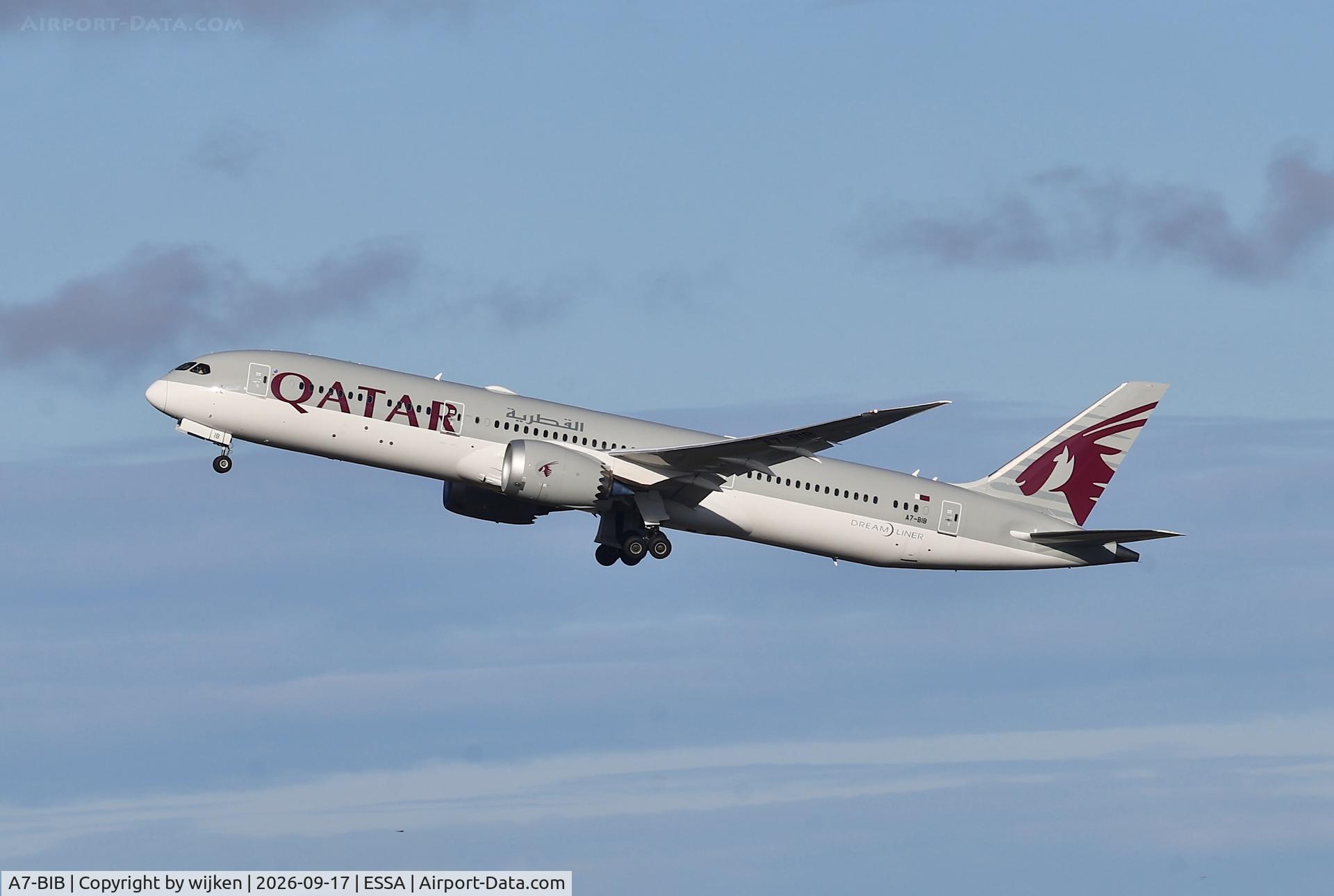 Aircraft A7-BIB, 2025 Boeing 787-9 Dreamliner, c/n 64237 l/n 1304, Rwy 19R, at ESSA, photo by wijken