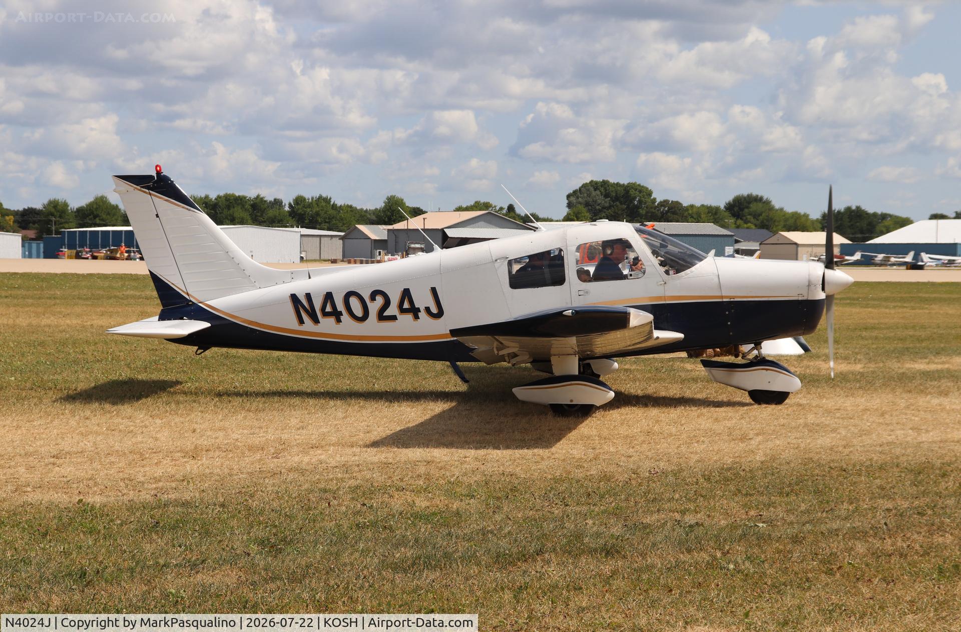 Aircraft N4024J, 1975 Piper PA-28-140, c/n 28-7525271, Piper PA-28-140, at KOSH, photo by MarkPasqualino