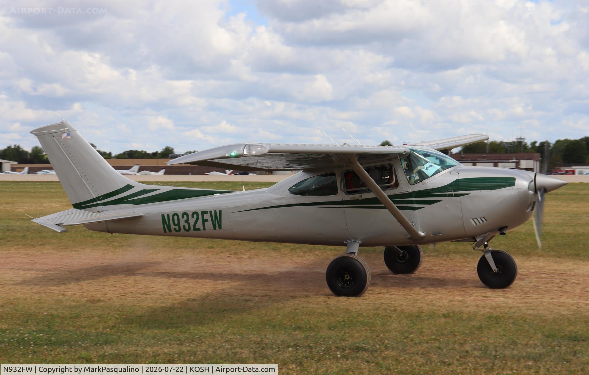 Aircraft N932FW, 1985 Cessna 182R Skylane, c/n 18268492, Cessna 182R, at KOSH, photo by MarkPasqualino