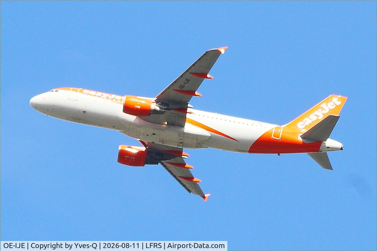 Aircraft OE-IJE, 2011 Airbus A320-214, c/n 4636, Airbus A320-214, Climbing from rwy 03, Nantes-Atlantique airport (LFRS-NTE), at LFRS, photo by Yves-Q