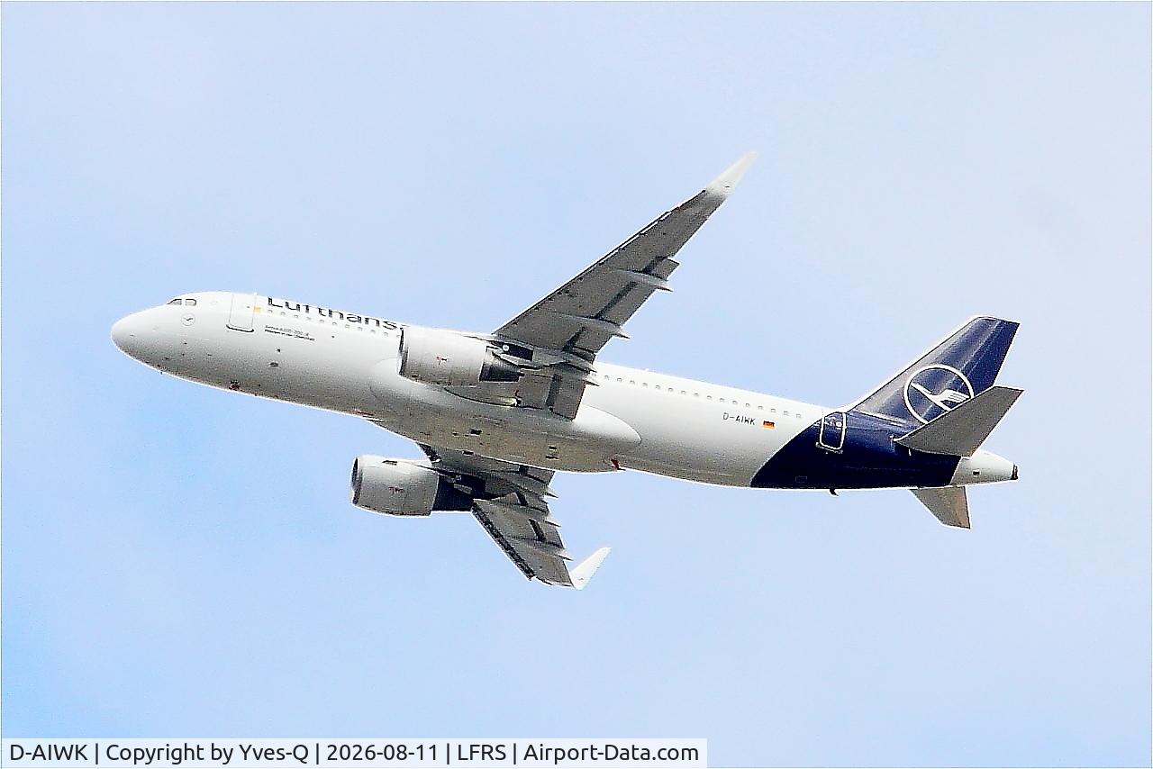 Aircraft D-AIWK, 2019 Airbus A320-214, c/n 9058, Airbus A320-214, Climbing from rwy 03, Nantes-Atlantique airport (LFRS-NTE), at LFRS, photo by Yves-Q
