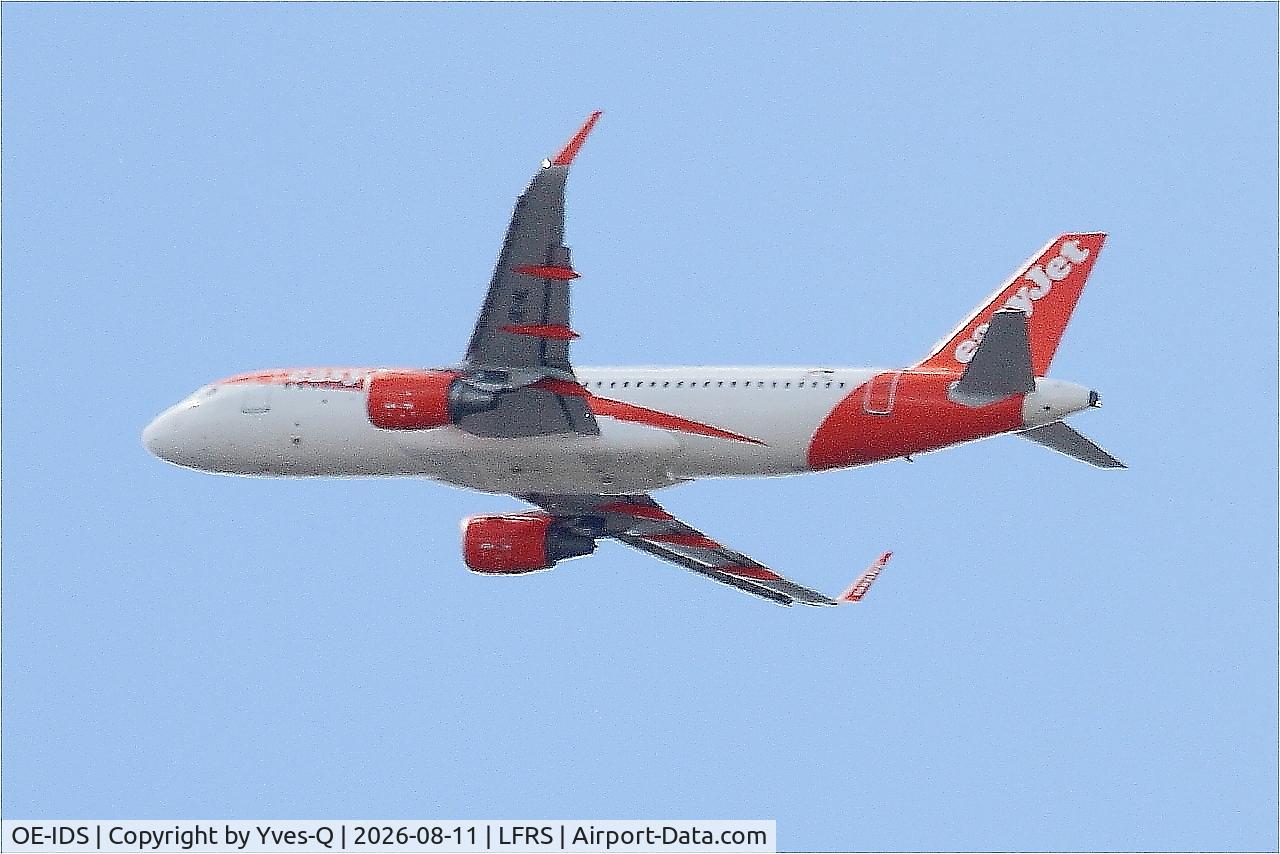 Aircraft OE-IDS, 2015 Airbus A320-214, c/n 6674, Airbus A320-214, Climbing from rwy 03, Nantes-Atlantique airport (LFRS-NTE), at LFRS, photo by Yves-Q