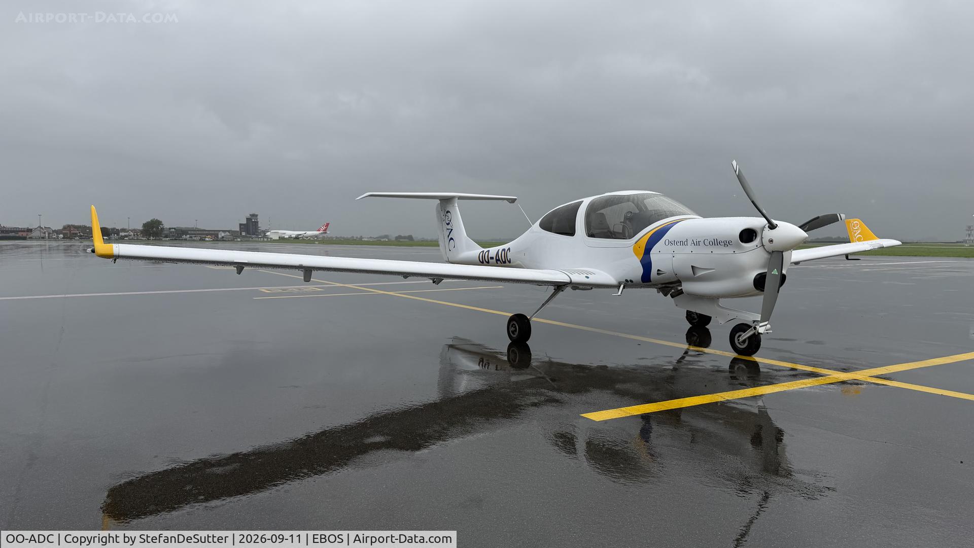 Aircraft OO-ADC, 2010 Diamond DA-40NG Diamond Star, c/n 40.N002, waiting for nicer weather, at EBOS, photo by StefanDeSutter