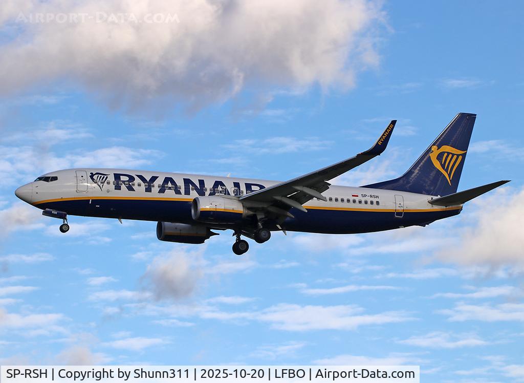 Aircraft SP-RSH, 2018 Boeing 737-800, c/n 44842, Landing rwy 32L, at LFBO, photo by Shunn311