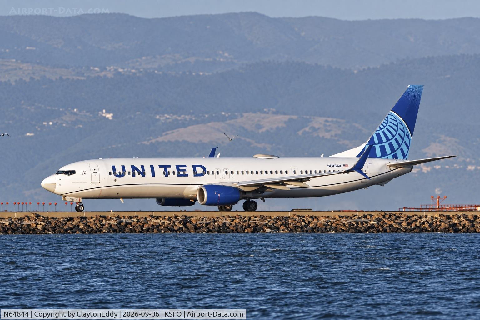 Aircraft N64844, 2015 Boeing 737-900/ER, c/n 42184, SFO 2026, at KSFO, photo by ClaytonEddy
