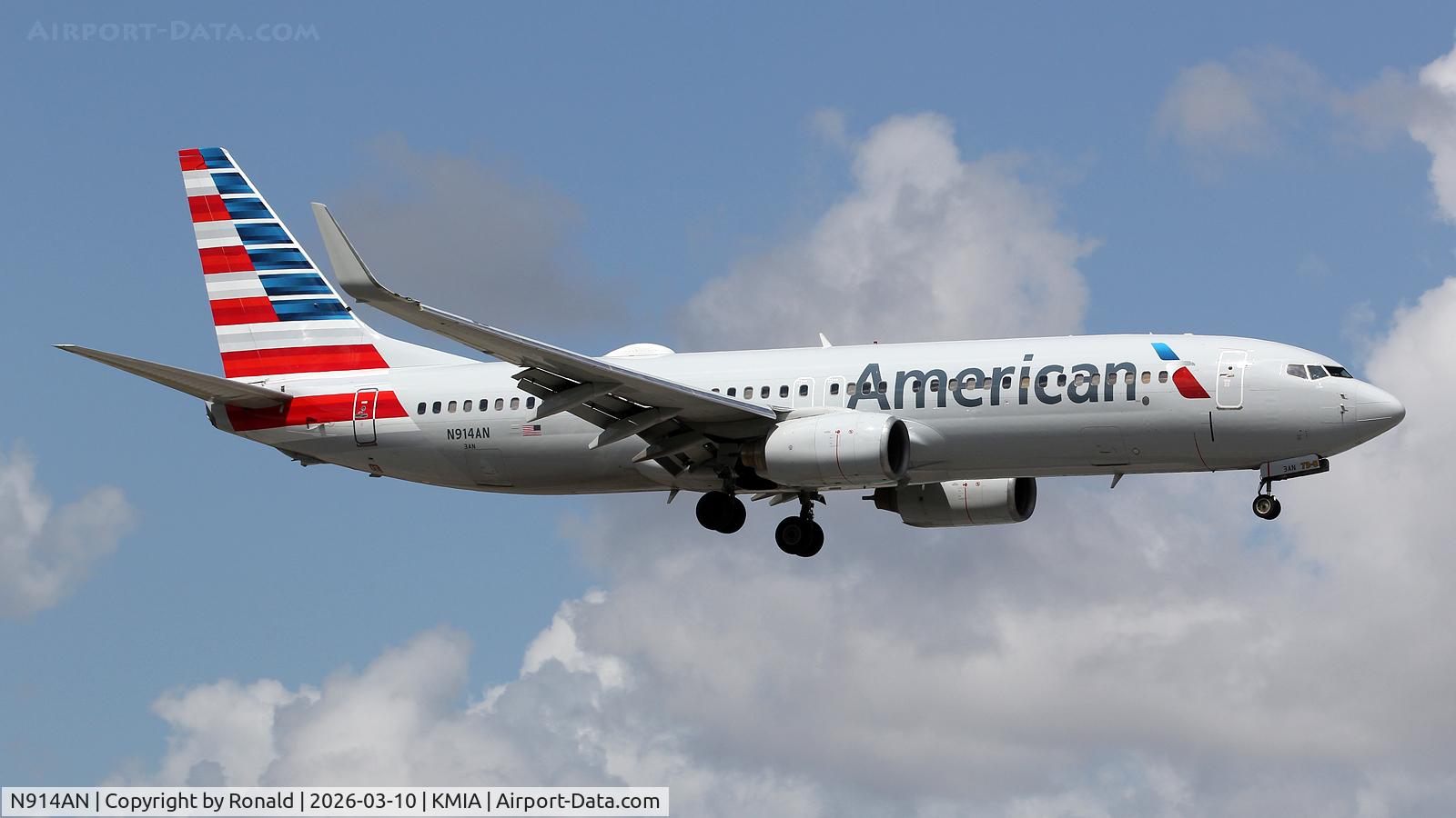 Aircraft N914AN, 1999 Boeing 737-823, c/n 29515, at mia, at KMIA, photo by Ronald