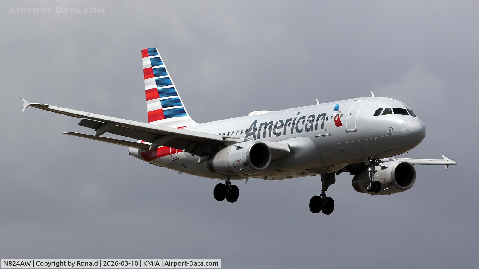 Aircraft N824AW, 2001 Airbus A319-132, c/n 1490, at mia, at KMIA, photo by Ronald