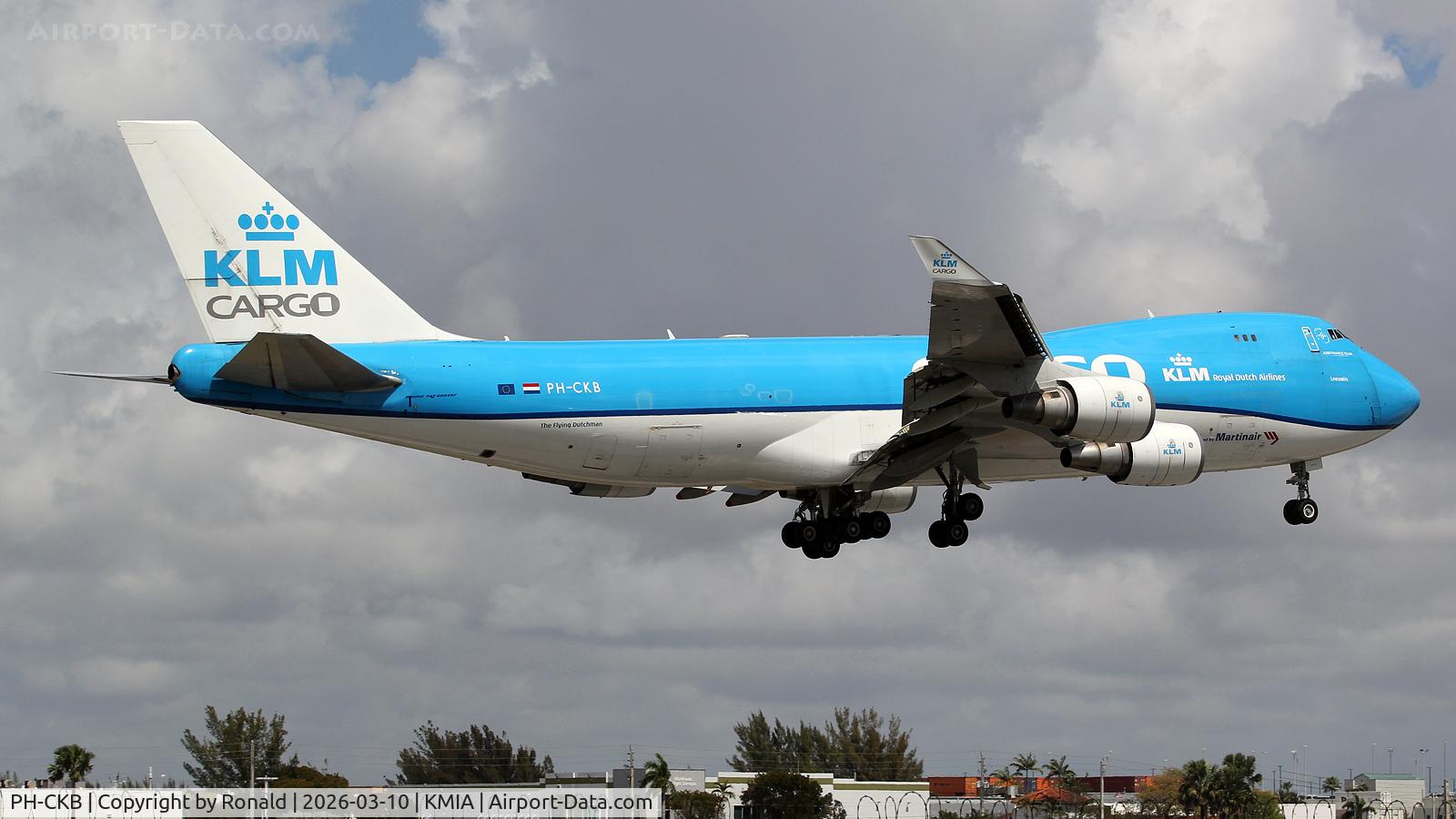 Aircraft PH-CKB, 2003 Boeing 747-406F/ER/SCD, c/n 33695 l/n 1328, at mia, at KMIA, photo by Ronald