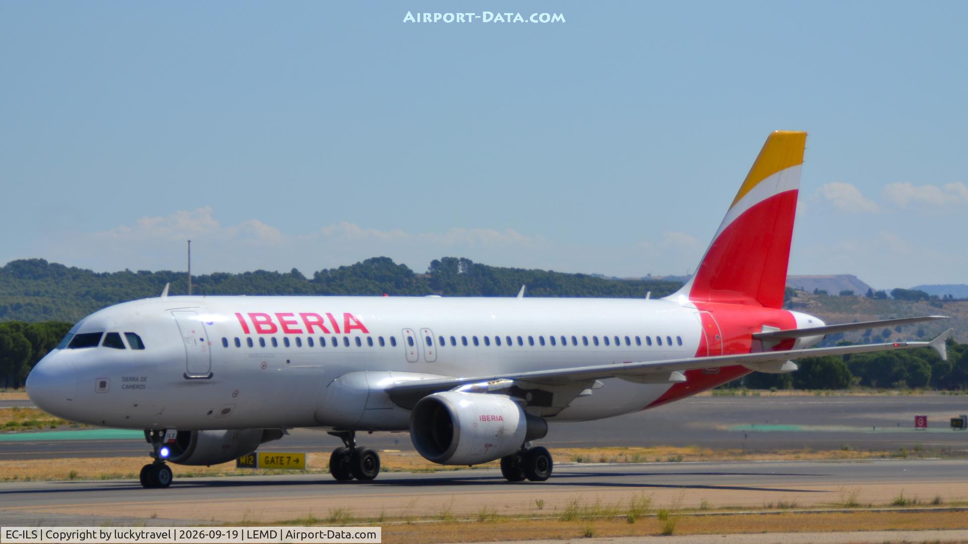 Aircraft EC-ILS, 2002 Airbus A320-214, c/n 1809, Iberia A320-200 taxiing at Madrid to takeoff RWY36L (Made by Fernando (Millanair)), at LEMD, photo by luckytravel