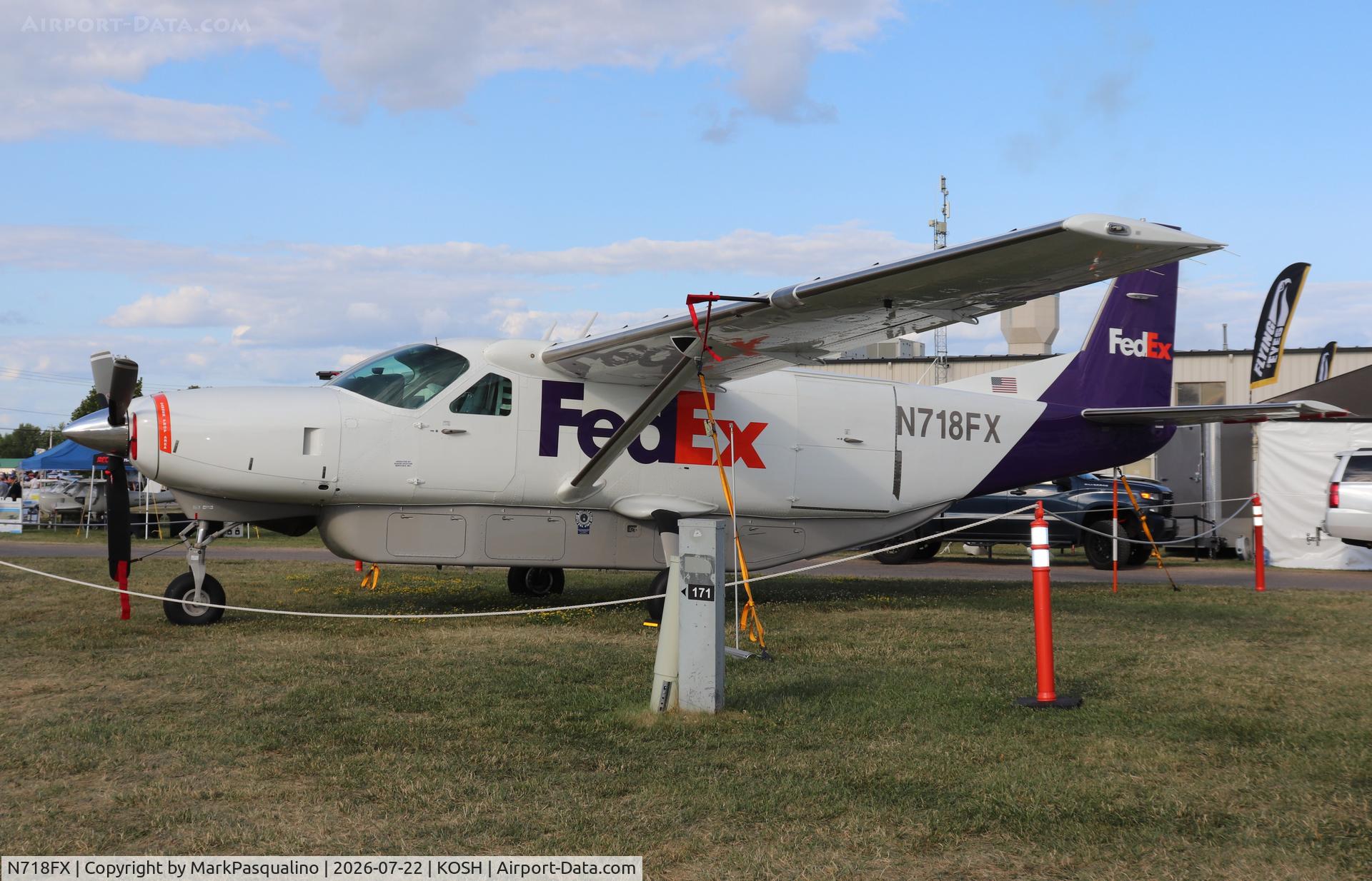 Aircraft N718FX, 1995 Cessna 208B, c/n 208B0448, Cessna 208B, at KOSH, photo by MarkPasqualino