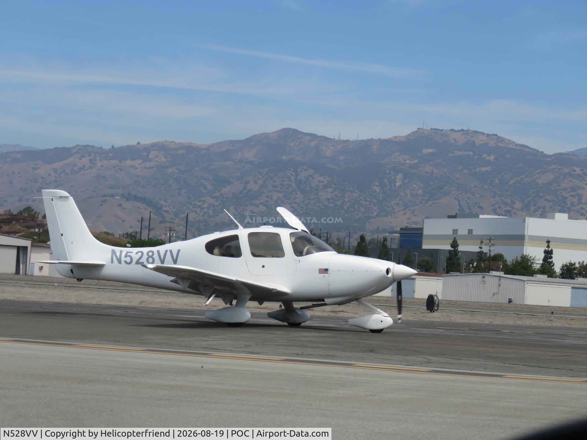 Aircraft N528VV, 2005 Cirrus Design Corp SR20, c/n 1498, taxiing, at POC, photo by Helicopterfriend