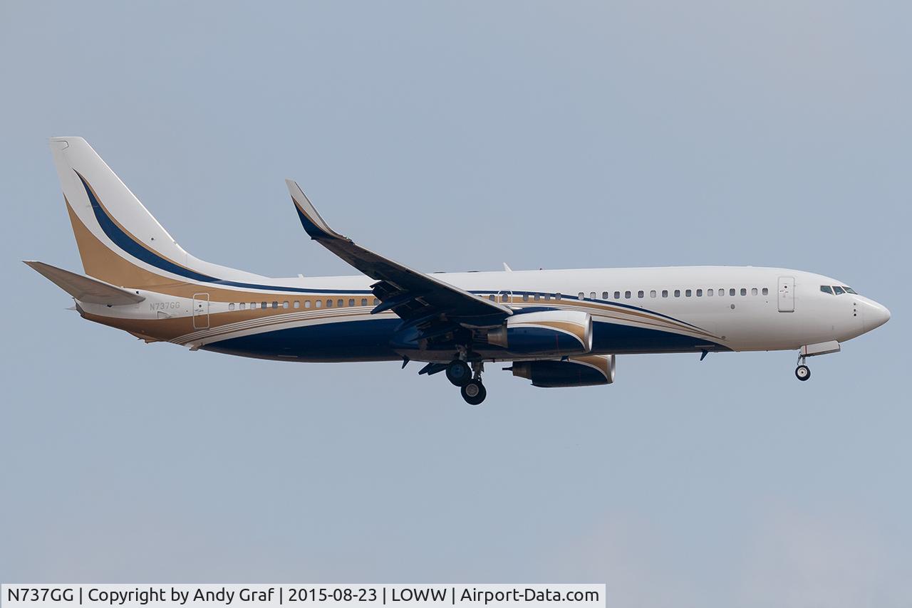 Aircraft N737GG, Boeing 737-8KT, c/n 40118, Untitled 737-800, at LOWW, photo by Andy Graf