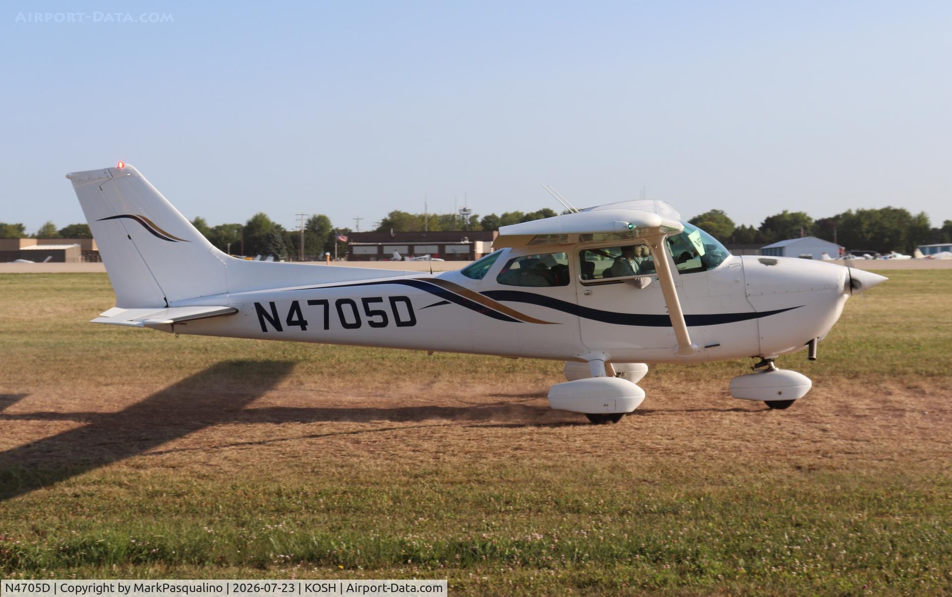 Aircraft N4705D, 1979 Cessna 172N, c/n 17272335, Cessna 172N, at KOSH, photo by MarkPasqualino