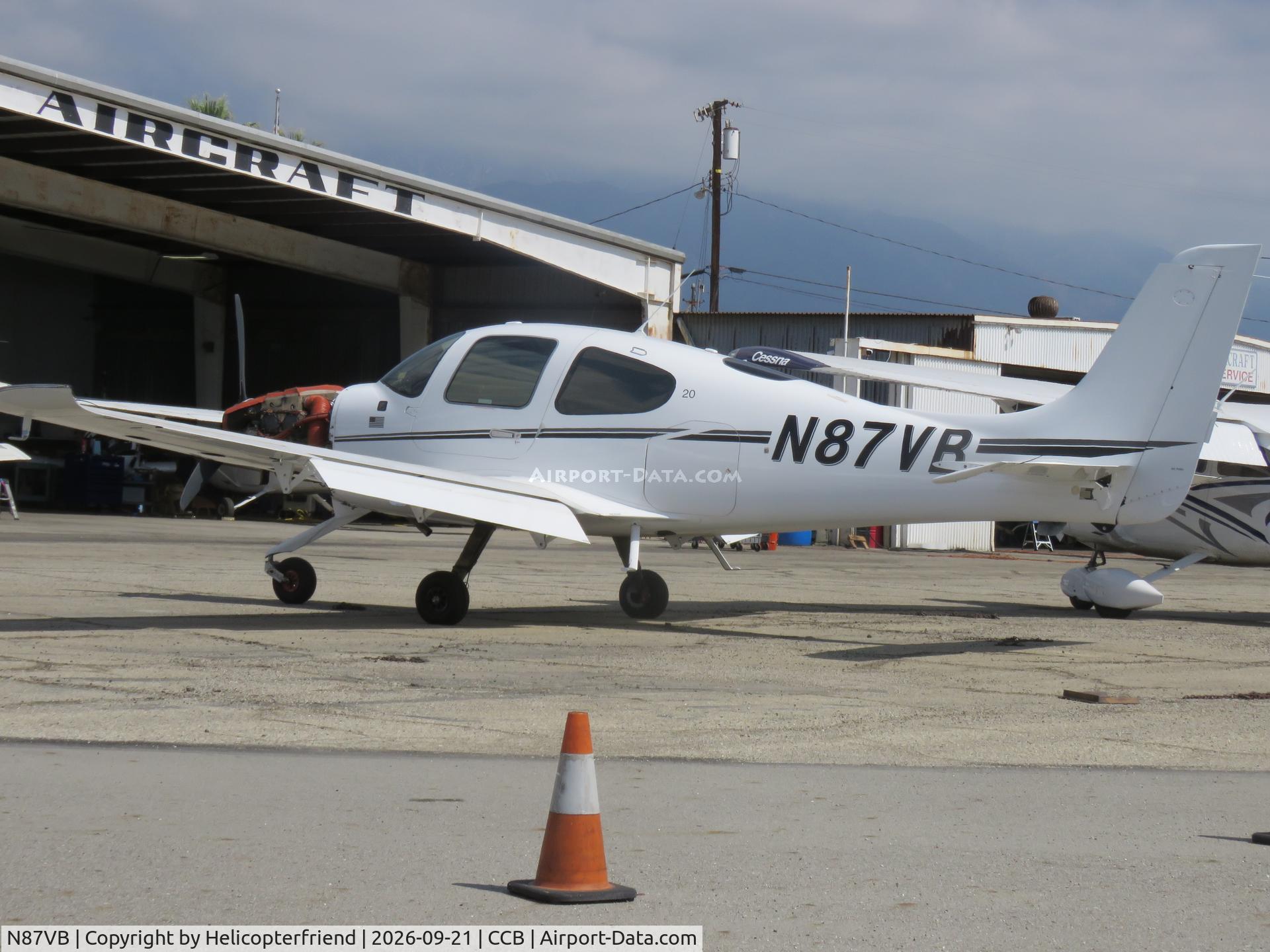 Aircraft N87VB, 2019 Cirrus SR20 G6, c/n 2518, Being worked on, at CCB, photo by Helicopterfriend