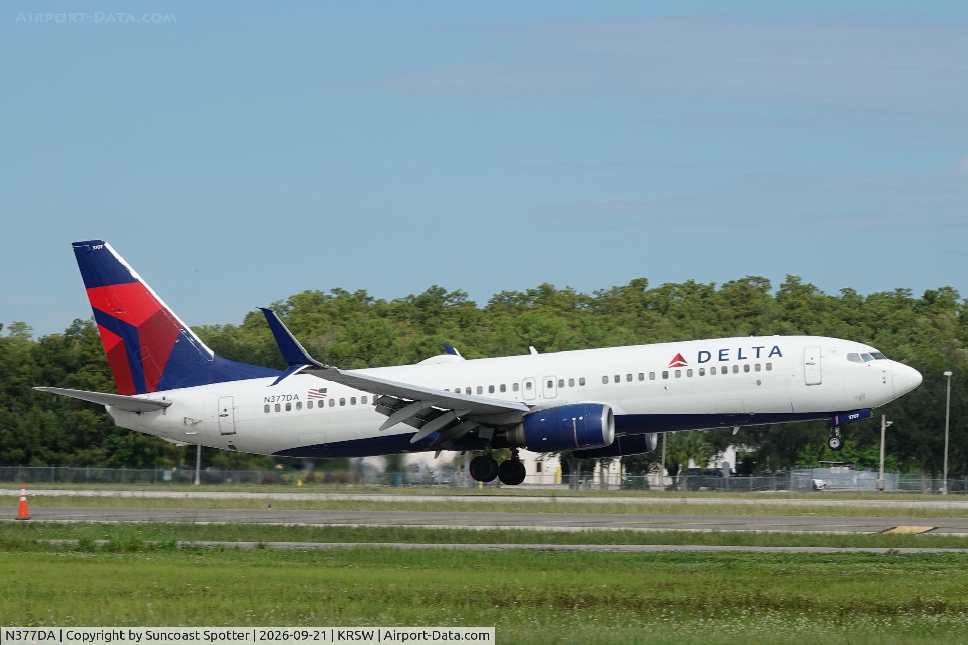 Aircraft N377DA, 1999 Boeing 737-832, c/n 29625 l/n 264, Delta 2474 arrives at Southwest Florida International Airport following flight from Boston-Logan International Airport, at KRSW, photo by Suncoast Spotter