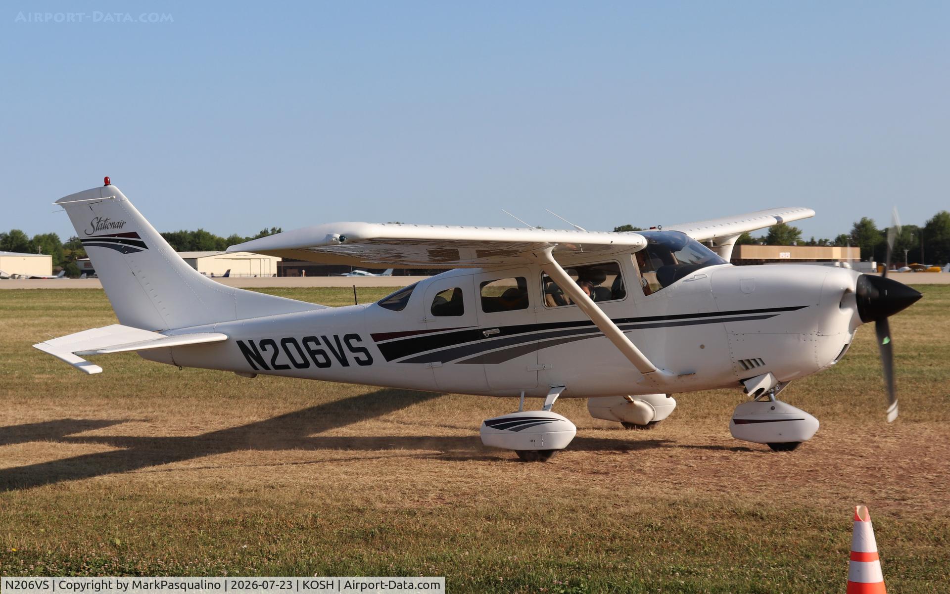 Aircraft N206VS, 1999 Cessna T206H Turbo Stationair, c/n T20608030, Cessna T206H, at KOSH, photo by MarkPasqualino