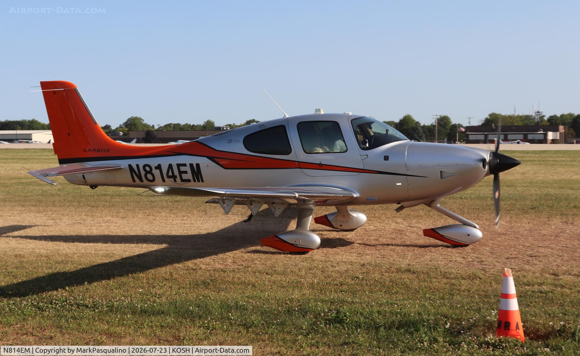 Aircraft N814EM, 2015 Cirrus SR22, c/n 4184, Cirrus SR22, at KOSH, photo by MarkPasqualino