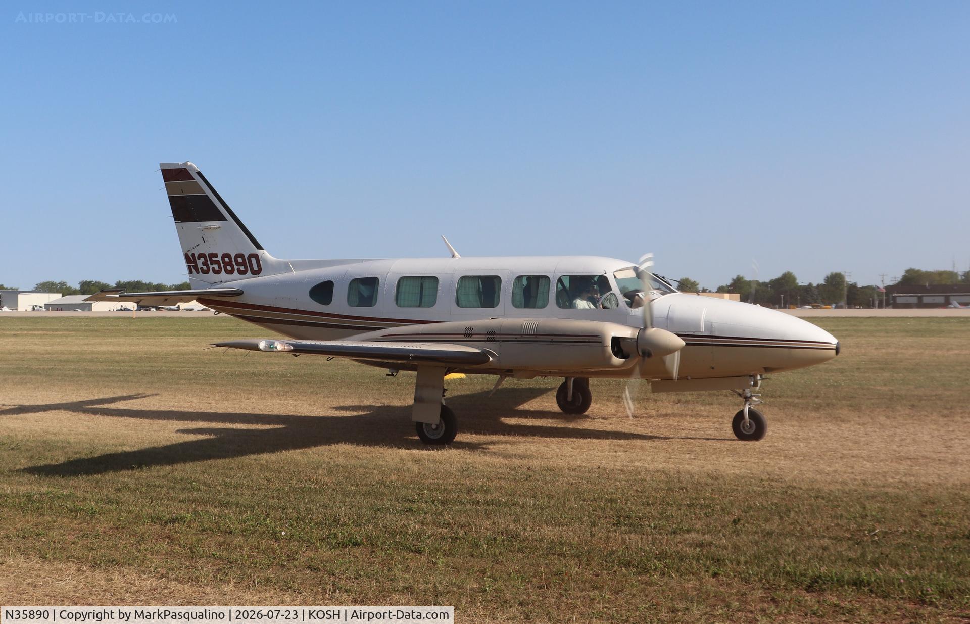 Aircraft N35890, 1980 Piper PA-31-350 Chieftain, c/n 31-8052139, Piper PA-31-350, at KOSH, photo by MarkPasqualino