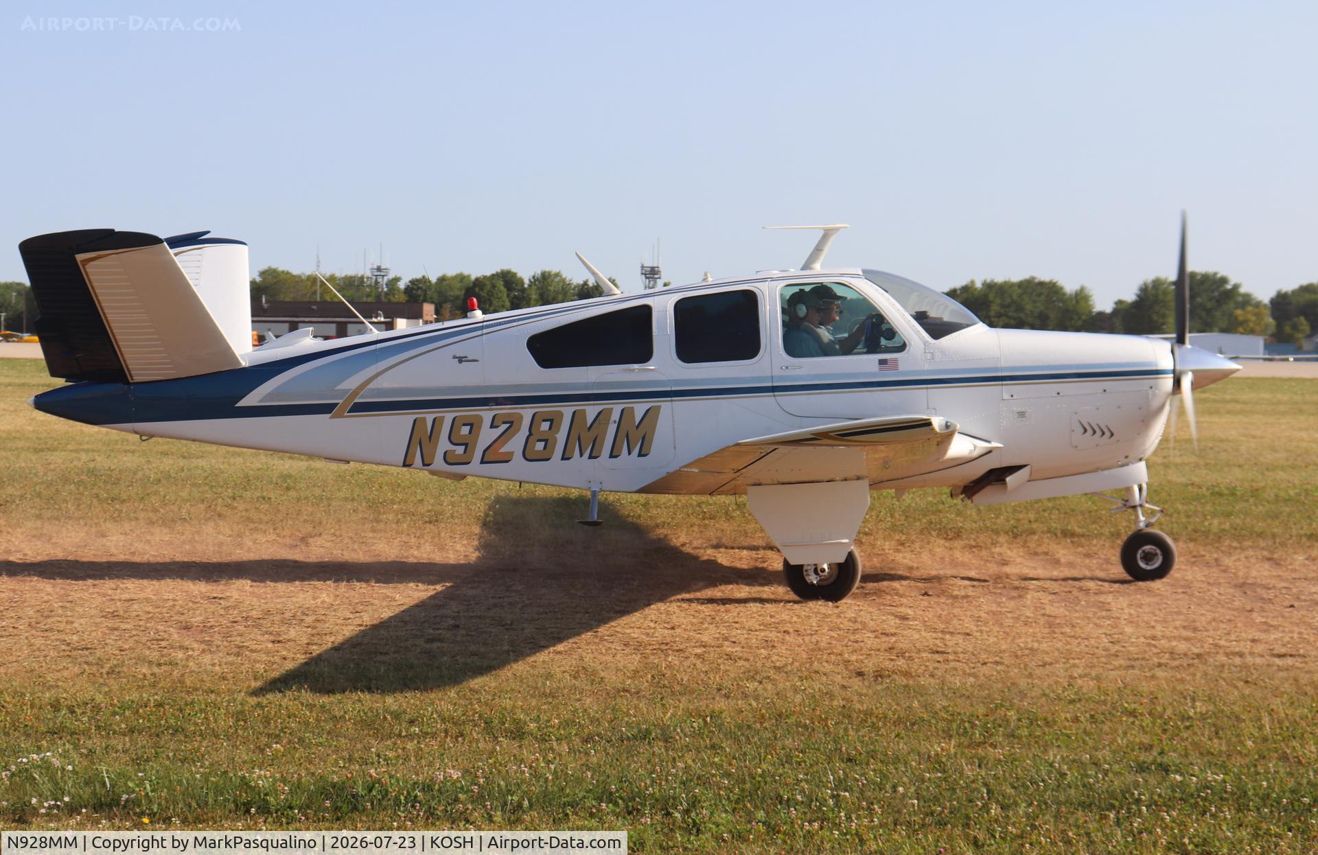 Aircraft N928MM, 1969 Beech V35A Bonanza, c/n D-8942, Beech V35A, at KOSH, photo by MarkPasqualino